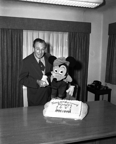 Disney World Disneyland Mickey Mouse Happy Birthday Cake Hat Light Up  Candles | eBay