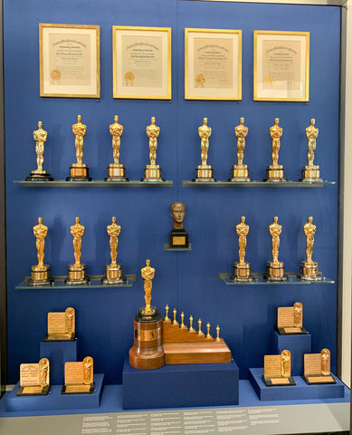 Snow White and the Seven Dwarfs Honorary Academy Award®